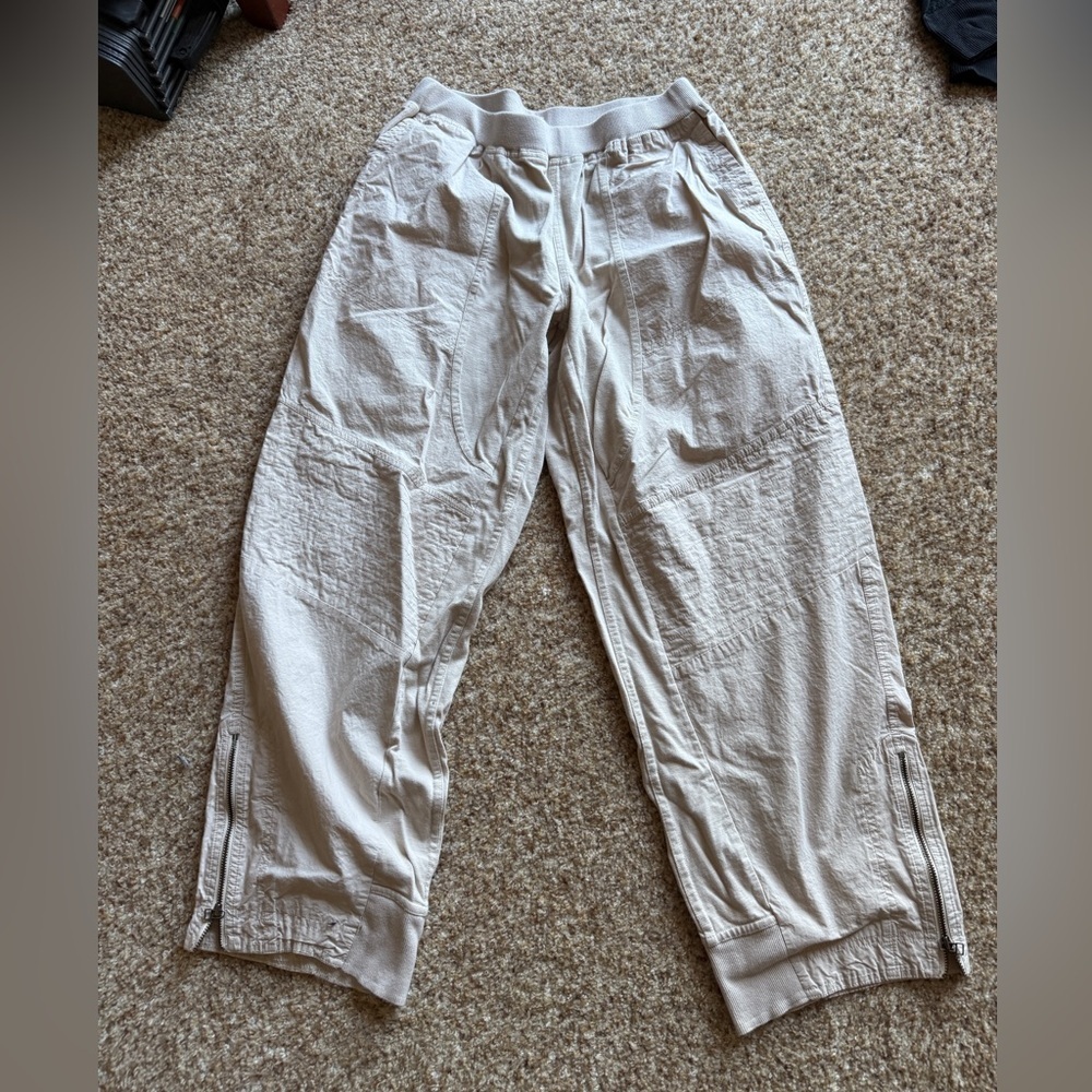 Women’s Anthropology Daily Practice pants size xs tan